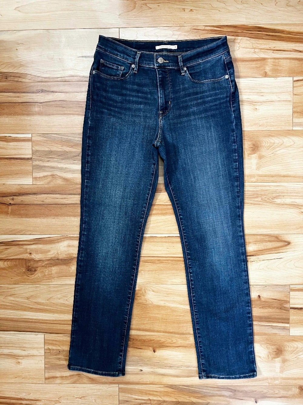 Levi's Classic Straight Leg Jeans Women's Size 29x30 Medium Wash Denim 8M